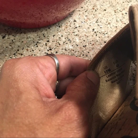 Sold Sam Edelman size 10 sandals suede - Picture 6 of 6